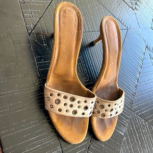 Donald J Pliner couture kitten heel sandals